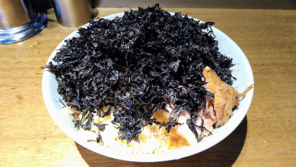 「えびラーメン 少なめ(ヤサイ少なめ・ニンニク)+岩海苔」@MEN YARD FIGHTの写真