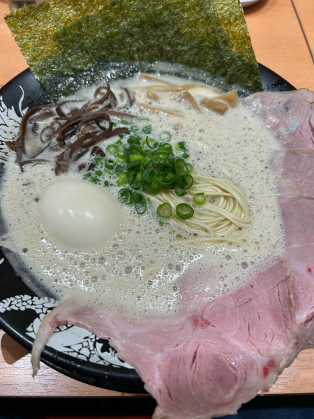 「スペシャルラーメン＋替玉」@博多一幸舎 福岡空港国内ターミナル店の写真