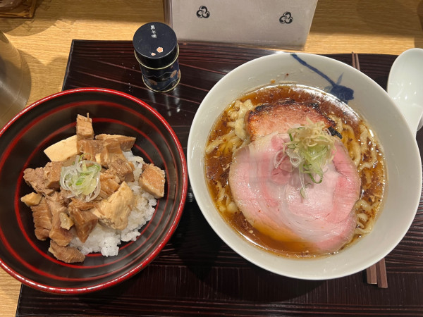 「生姜そば（手もみ）1250円+チャーシュー丼350円」@麺 みつヰの写真