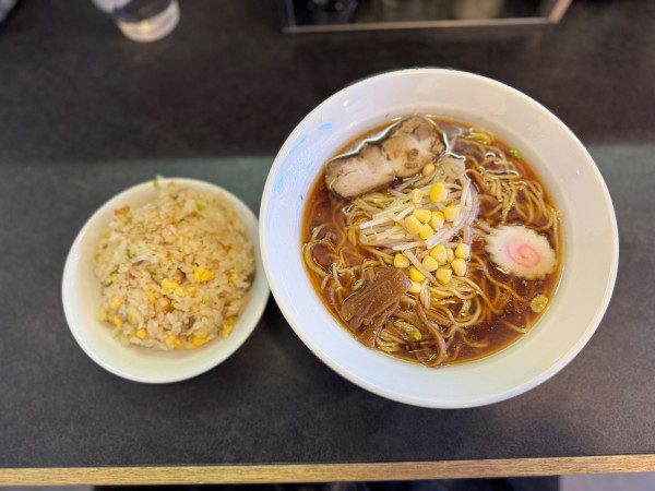 「ラーメン半チャーハンセット1250円」@らーめんメルシーの写真