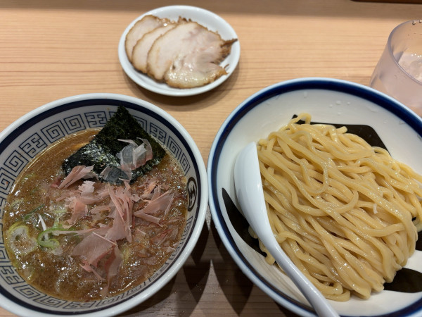「濃厚つけ麺950円　肉増し300円」@らーめん玉 田町店の写真