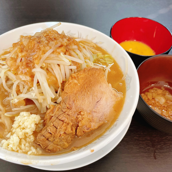 「ミニラーメン 800円 生卵 50円」@ラーメンたかしの写真