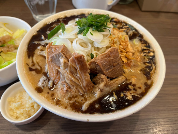 「【限定】熊本風白味噌ラーメン930円＋ニンニク20円＋ジロめし」@INOSHOWの写真