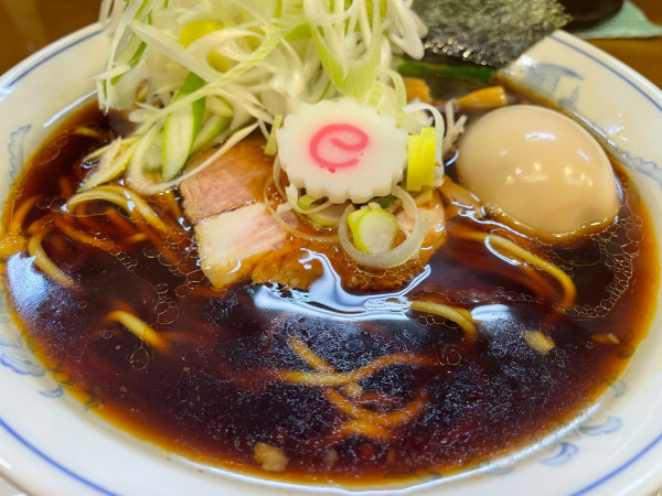 「しょうがらーめん【期間限定】＋味玉＋ネギ（1220円）」@らーめん曳舟の写真