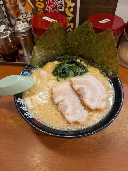 「豚骨醤油ラーメン」@横浜家系ラーメン 極味家の写真