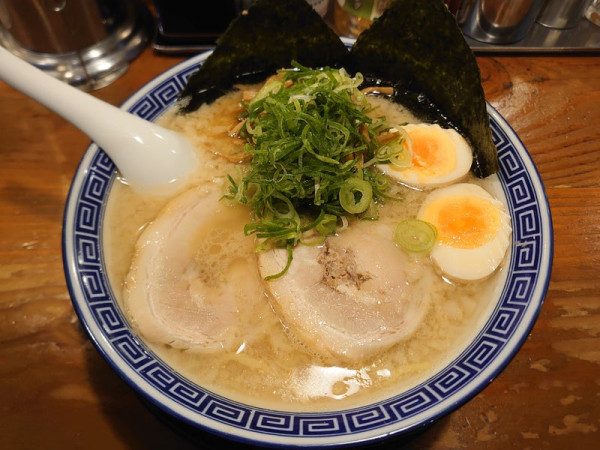 「九得盛豚骨醤油麺」@麺家 くさび 郡山富田店の写真