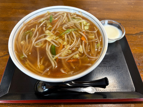「生碼麺（850円）＋中盛（50円）」@谿明飯店の写真