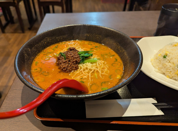 「担々麺＋半チャーハン」@龍驤の写真