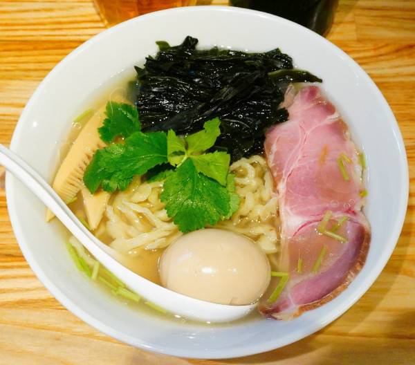 「味玉貝塩らーめん＋わかめ＋ビール」@らーめん 改の写真