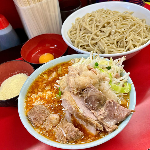 「大ぶた トマたまつけ麺 チーズ入り 全マシ」@ラーメン二郎 中山駅前店の写真