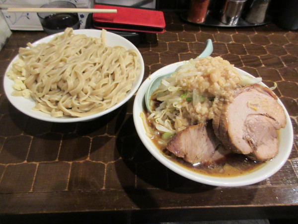 「つけそば豚２枚（１２００円）＋麺増し２００円」@茨城豚そば 特龍 本店の写真