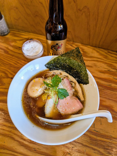 「味玉手揉み中華そば＋エビス小瓶＋柚子」@麺や晴心の写真