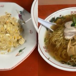 半チャーハン・ラーメン　850円