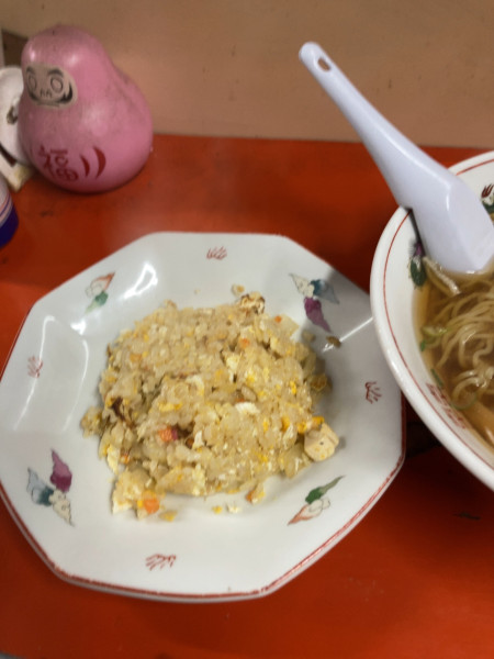「半チャーハン・ラーメン　850円」@栄華の写真