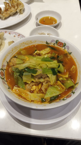 「豚辛ラーメン638円 ゼロ生姜餃子341円 餃子341円」@餃子の王将 南越谷ラクーン店の写真