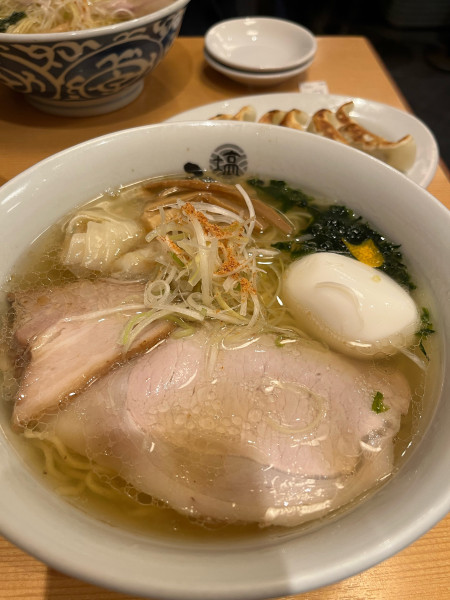 「塩らーめんひるがお盛り」@塩専門 ひるがお 東京駅店の写真