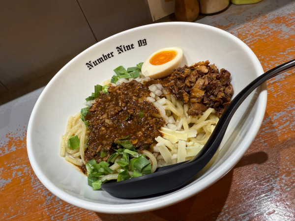 「まぜそばブラック」@麺Dining Number Nine 09の写真