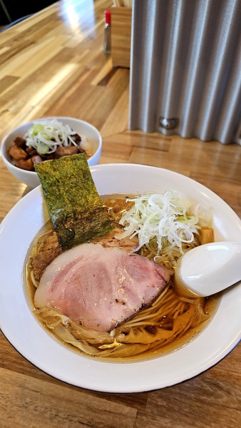 「和節煮干しそば850円とミニチャーシュー丼300円」@中華そば 萩野谷商店の写真