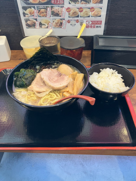 「特製ラーメン ライス」@イレブンフーズ 源流 南品川店の写真