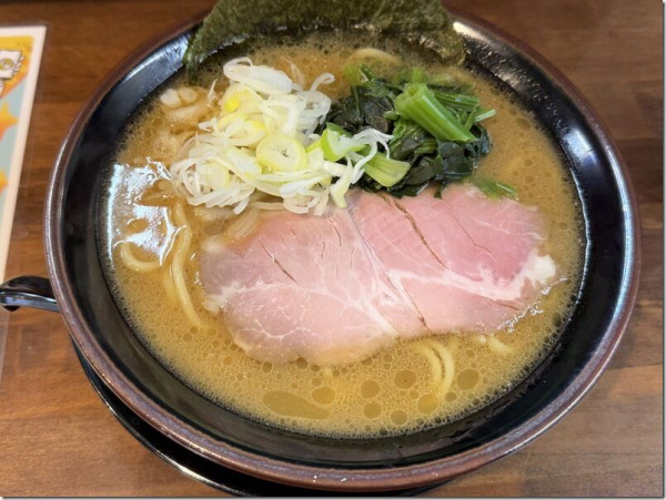 豚骨醤油らぁ麺(麺やわめ:950円)