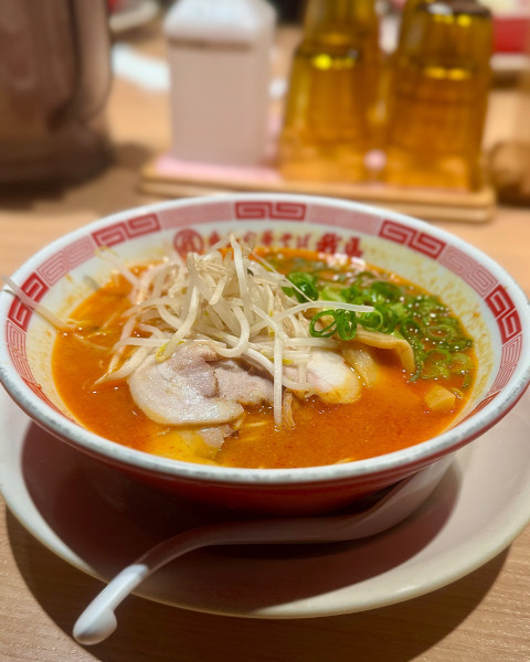 「赤辛中華」@中華そば 我馬 ekie広島店の写真