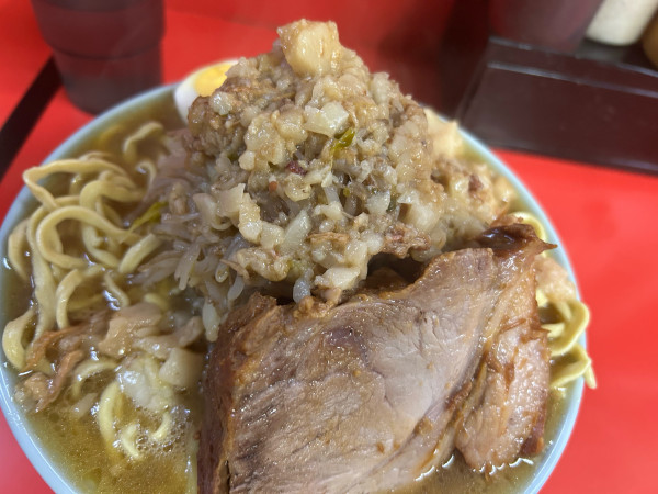 「ラーメン普通400g、チョイ脂、チョイ野菜」@ラーメン富士丸 東浦和店の写真