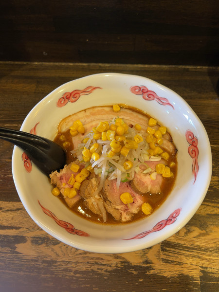 「濃厚豚骨味噌らーめん+味噌専用厚切りレアチャ（1600円）」@綿麺の写真