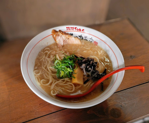 「琉球らーめん」@琉球らぁめん 護佐丸商店の写真