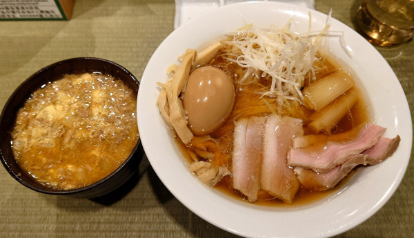 「鴨ラーメン上 + 飲める親子丼」@らーめん 鴨to葱 イイトルミネ新宿店の写真