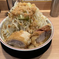 大ラーメン　ニンニク少し野菜油揚げマシマシ