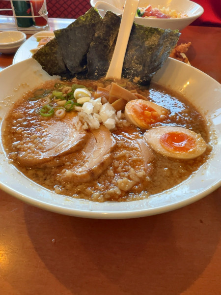 「特製濃厚ブラックラーメン」@ヌードルレストラン ライオンの写真