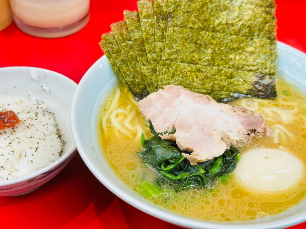 「味玉並 1,000円 のり5枚 100円」@横浜ラーメン 武蔵家 大井町店の写真