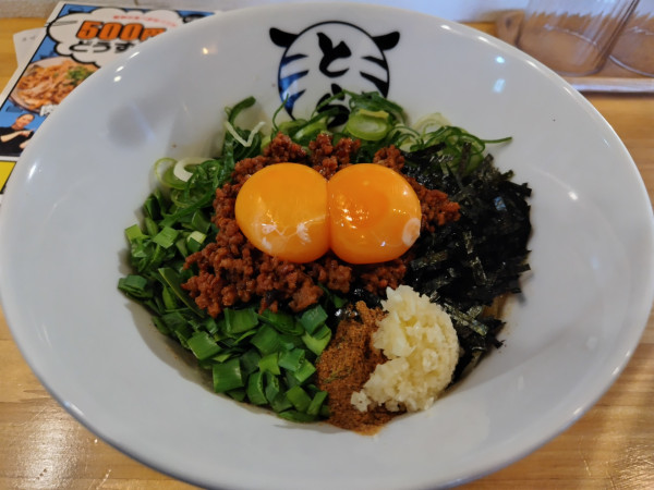 「台湾まぜそば　※にんにくあり　※㋗で５００円　＋卵黄」@まぜそば専門店 とらの写真