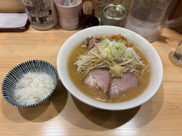 「味噌らーめん（1000）大盛（200）もやし（100）ちょこっと」@三ん寅の写真