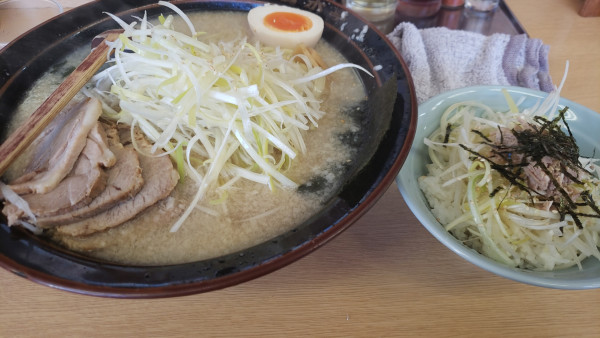 「定番+ネギ丼」@ラーメン青木亭 戸田店の写真