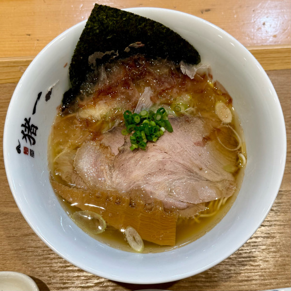 「出汁そば(白醤油・麺少なめ)¥1,400」@麺屋猪一 本店の写真