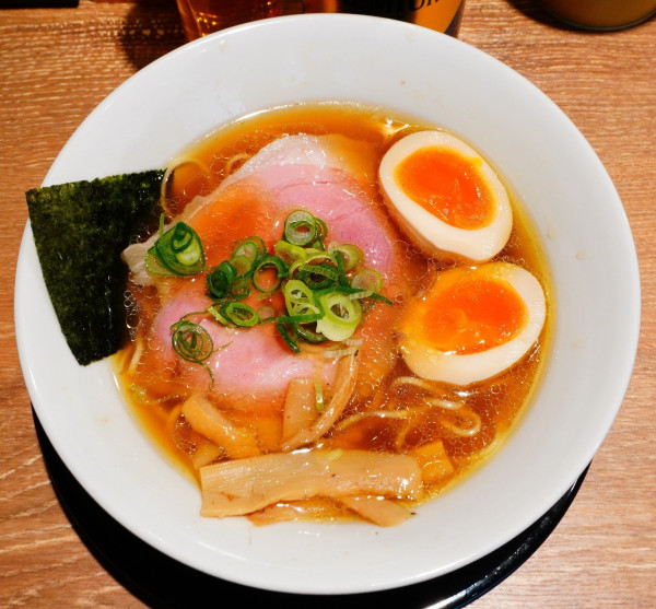 「味玉中華そば 塩＋瓶ビール」@麺匠 麦之助 MINIE店の写真