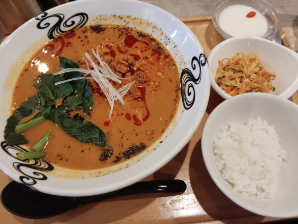 「大人気の濃厚担々麺¥1045他」@中国料理 唐苑の写真