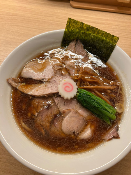 「醤油チャーシューメン　1,100円」@長岡食堂 東京ラーメン横丁店の写真