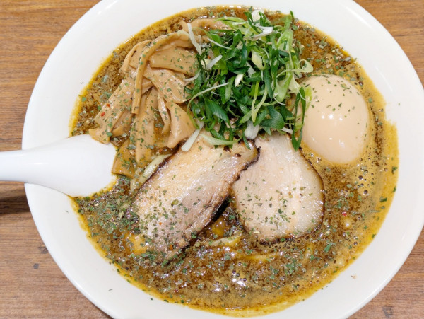 「スパイシーカリー麺(並)+味玉」@麺好獅子團の写真