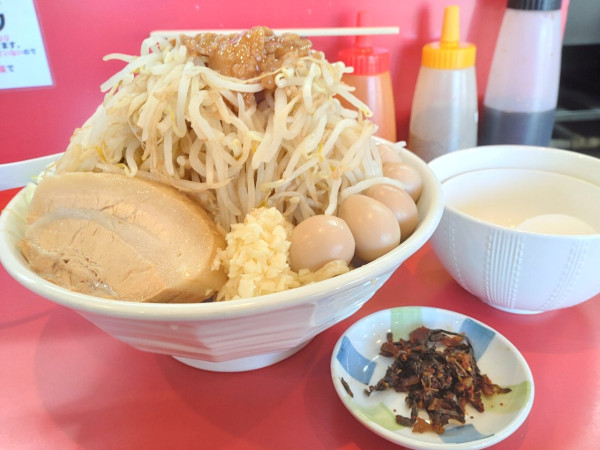 「ラーメン大＋味付きうずら卵＋生卵」@豚ゆうの写真