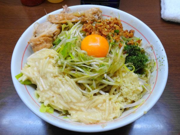 「小ラーメン（940円）＋汁なし＋ネギ＋トロロ　ニンニク青のり」@ラーメン二郎 横浜関内店の写真