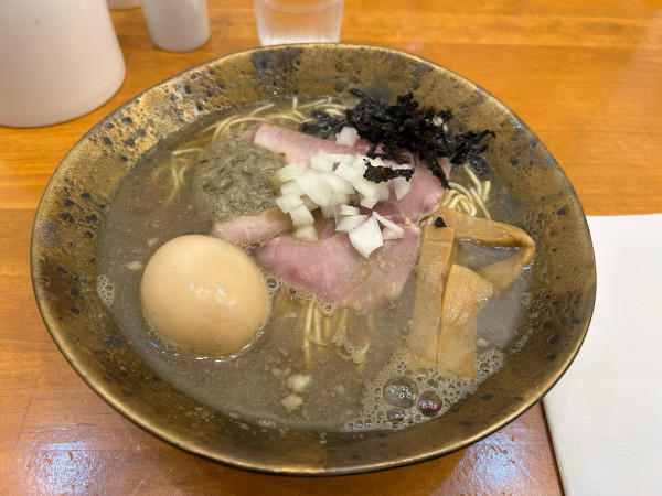 「煮干しそば＋煮卵」@ど煮干し和渦製麺の写真