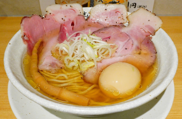 「淡竹 HACHIKU＋煮玉子＋瓶ビール」@麺屋 聖 京都駅前店の写真