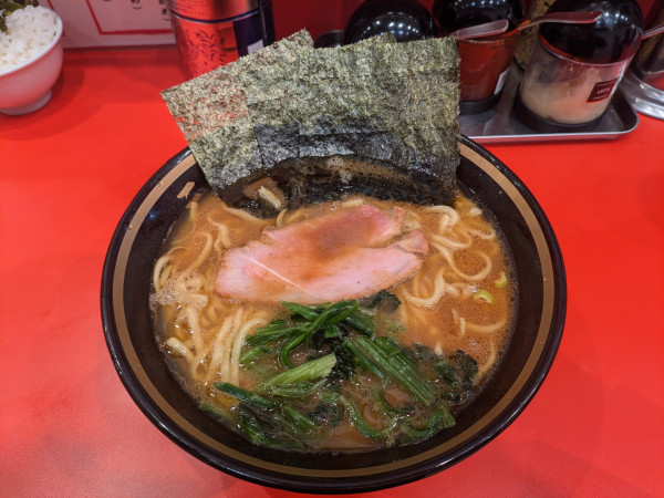 「ラーメン（中）+ライス（青カッパサービス）」@三代目 野中家の写真