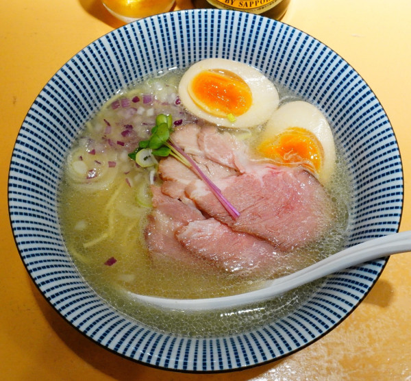 「貝だし麺（麺半分）＋味玉＋瓶ビール」@貝だし麺 きた田の写真