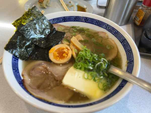 「塩バターラーメン」@札幌ラーメン どさん子 三軒茶屋店の写真