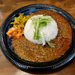 カルダモン香る煮干しキーマカレー