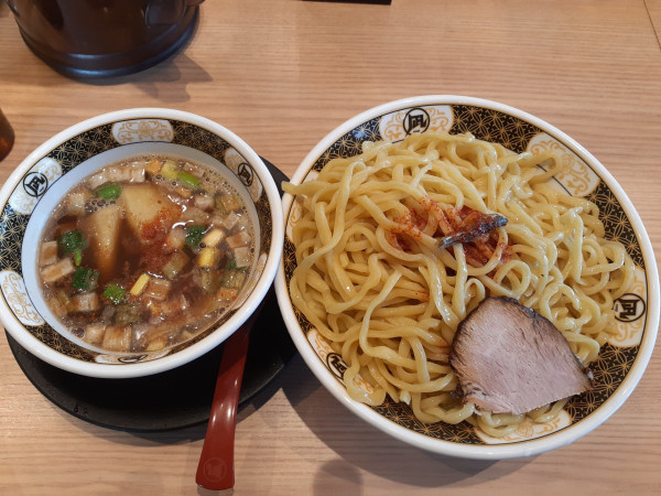 「すごい煮干しつけ麺、特盛」@どうけん 新百合ヶ丘マプレ店の写真