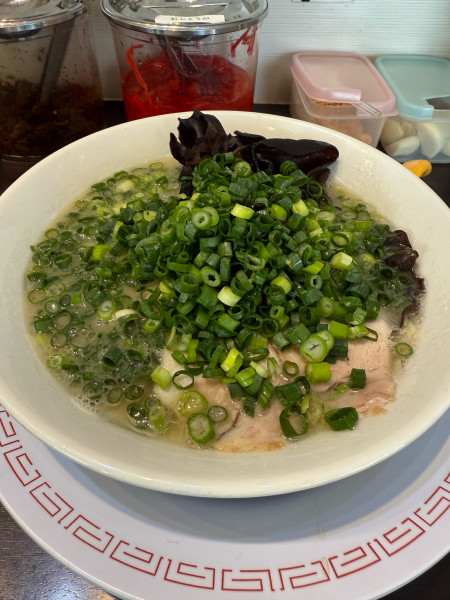 「らーめん（白）＋青ねぎ＋キクラゲ」@博多らーめん ひまわりの写真
